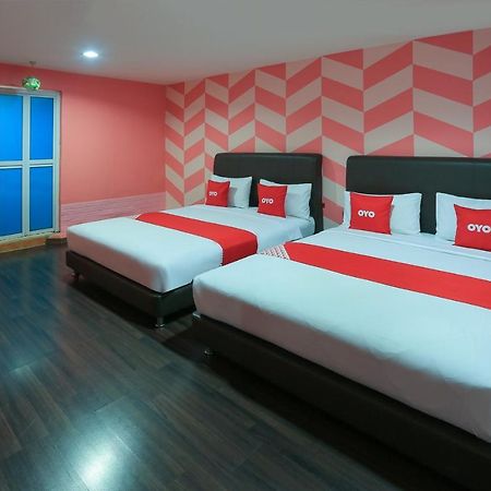 Oyo 89891 1St Inn Hotel Subang Subang Jaya Kültér fotó